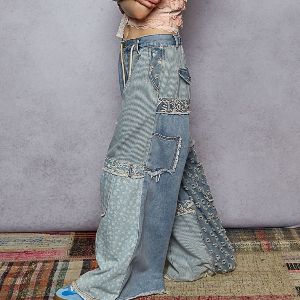 POL Light Wash Floral Print Stretchy Waist Wide leg Denim Jeans - Picture 2 of 7